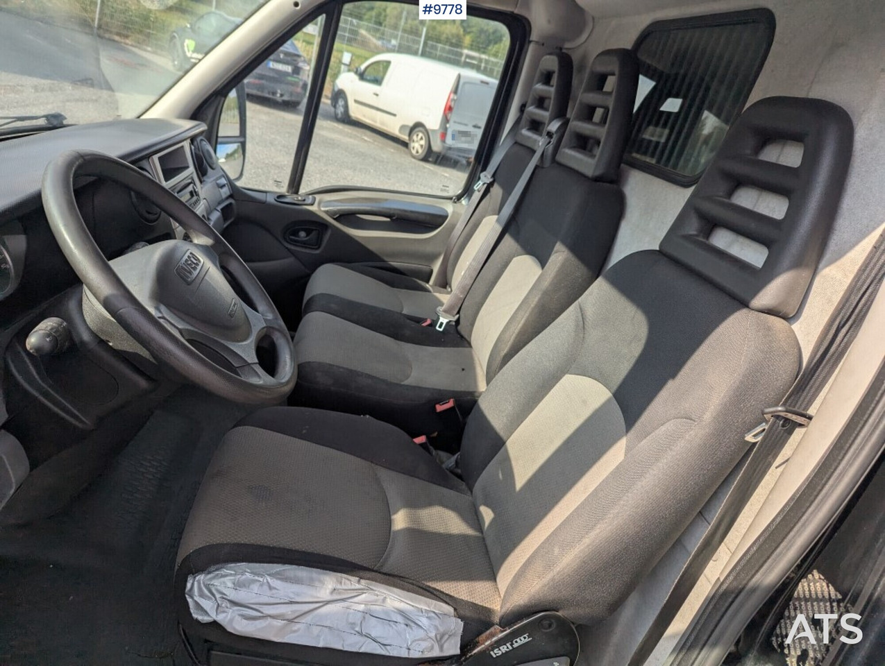 Box Truck Iveco Daily 29L12A V-300 - Kravas mikroautobuss: foto 5 Box Truck Iveco Daily 29L12A V-300 - Kravas mikroautobuss: foto 5