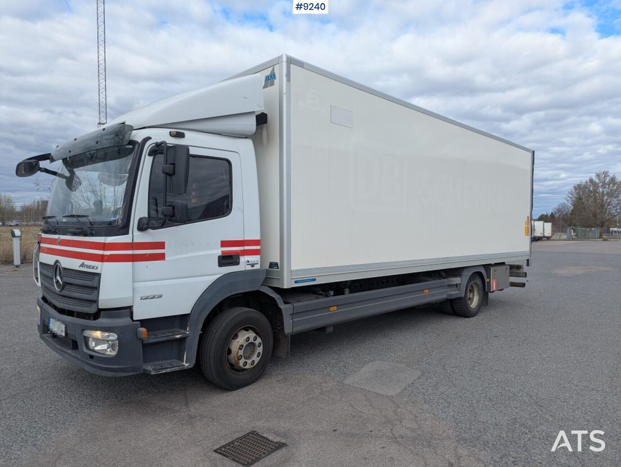 Box Truck Mercedes-Benz Atego with tail lift (SEE VIDEO) - Kravas automašīna ar slēgto virsbūvi: foto 1 Box Truck Mercedes-Benz Atego with tail lift (SEE VIDEO) - Kravas automašīna ar slēgto virsbūvi: foto 1