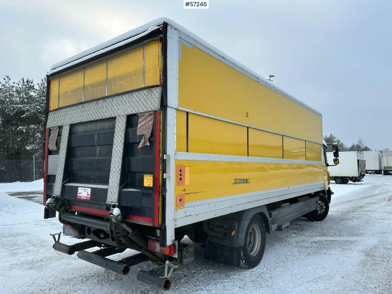 Box truck Mercedes Benz Atego 1523 with high and sinkable roof - Kravas automašīna ar slēgto virsbūvi: foto 3 Box truck Mercedes Benz Atego 1523 with high and sinkable roof - Kravas automašīna ar slēgto virsbūvi: foto 3