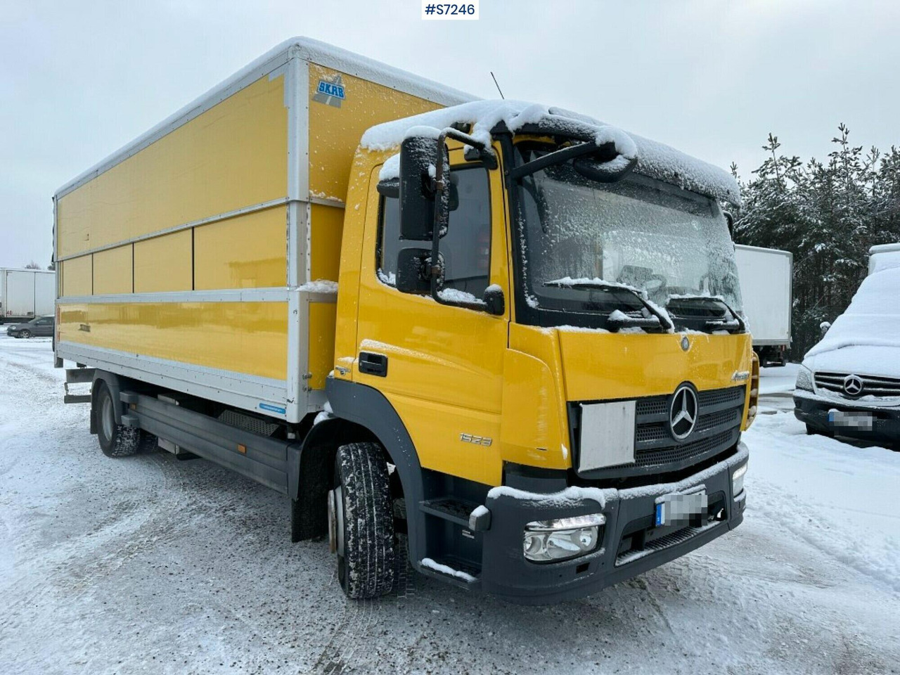 Box truck Mercedes Benz Atego 1523 with high and sinkable roof - Kravas automašīna ar slēgto virsbūvi: foto 2 Box truck Mercedes Benz Atego 1523 with high and sinkable roof - Kravas automašīna ar slēgto virsbūvi: foto 2