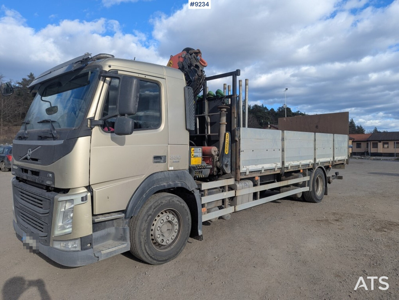 Crane Truck Volvo FM 330 4X2 with tail lift - Bortu kravas automašīna/ Platforma, Kravas auto ar manipulatoru: foto 1 Crane Truck Volvo FM 330 4X2 with tail lift - Bortu kravas automašīna/ Platforma, Kravas auto ar manipulatoru: foto 1