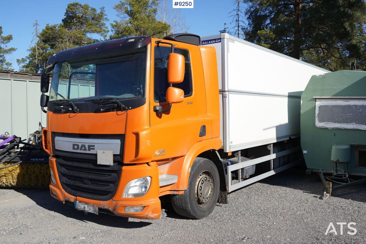DAF CF 370Y Box truck, Height adjustable box - Kravas automašīna ar slēgto virsbūvi: foto 1 DAF CF 370Y Box truck, Height adjustable box - Kravas automašīna ar slēgto virsbūvi: foto 1