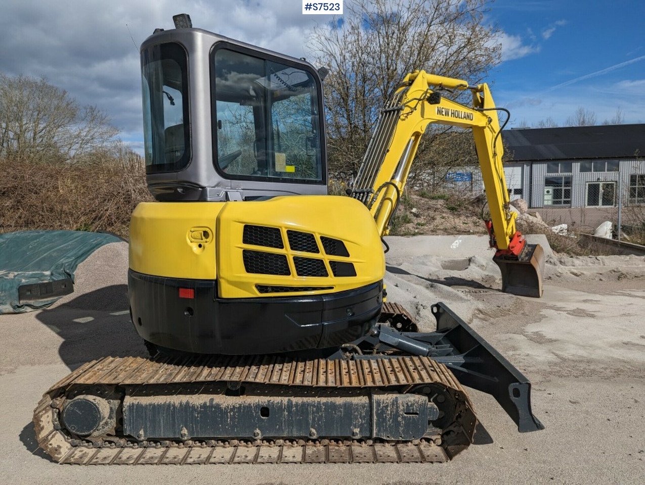 Excavator New Holland E502C with tilt bracket and bucket SEE VIDEO - Mini-ekskavators: foto 1 Excavator New Holland E502C with tilt bracket and bucket SEE VIDEO - Mini-ekskavators: foto 1