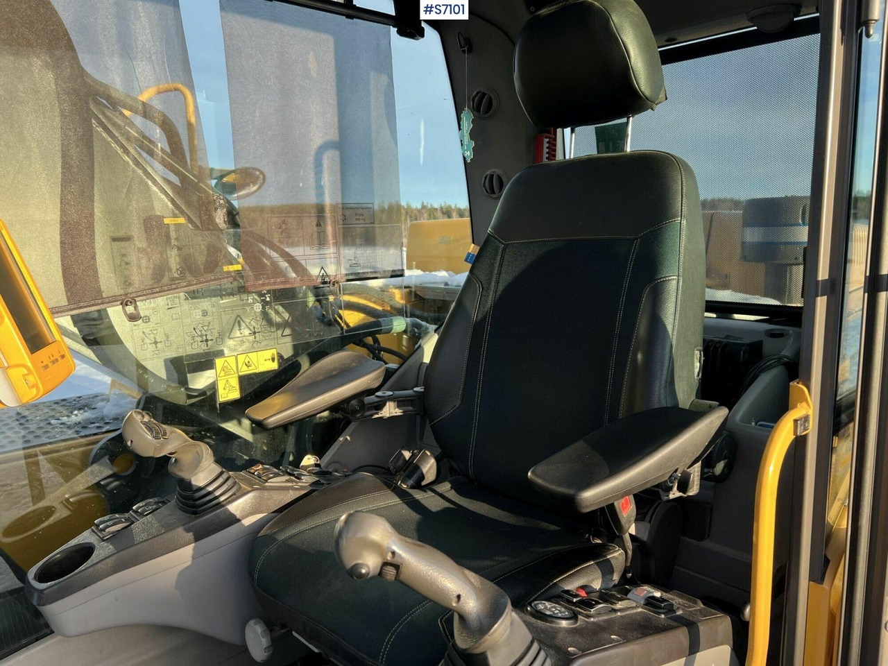 Excavator Volvo EC250DL - Kāpurķēžu ekskavators: foto 4 Excavator Volvo EC250DL - Kāpurķēžu ekskavators: foto 4