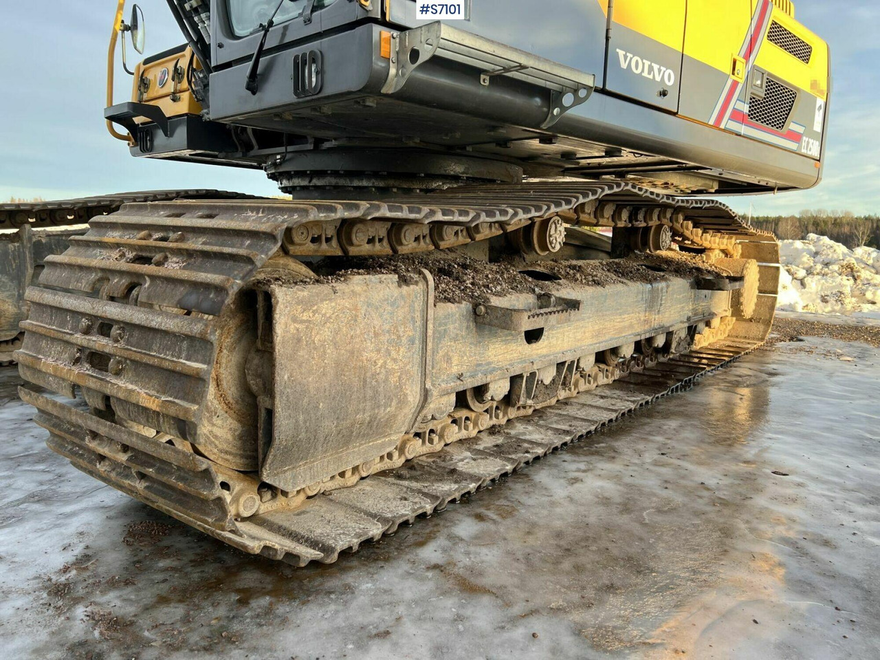 Excavator Volvo EC250DL - Kāpurķēžu ekskavators: foto 5 Excavator Volvo EC250DL - Kāpurķēžu ekskavators: foto 5