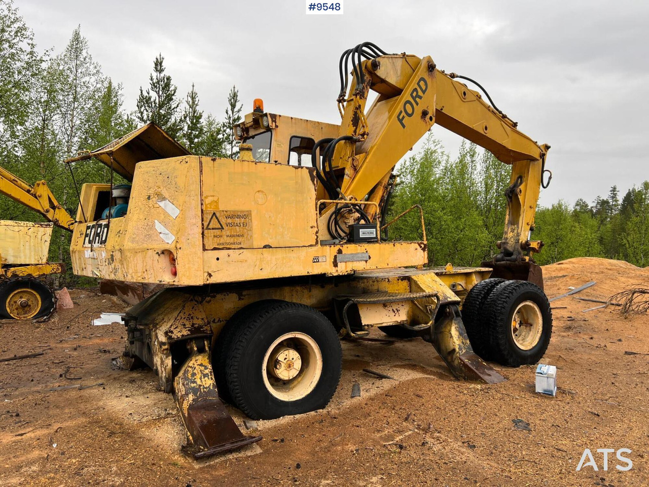 FORD Wheel excavator - Riteņu ekskavators: foto 2 FORD Wheel excavator - Riteņu ekskavators: foto 2