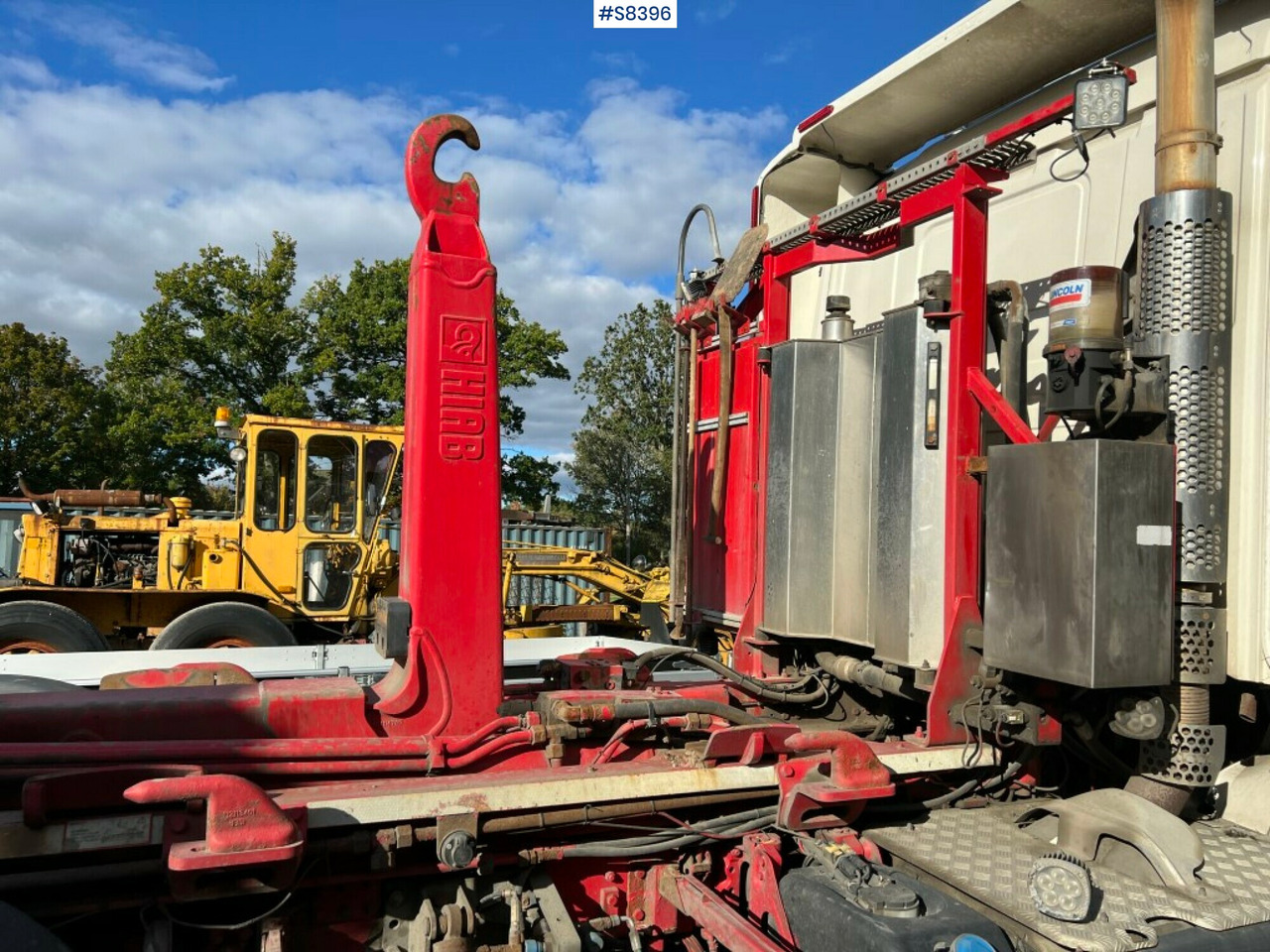 Hooklift truck Scania R580 8X4*4 with Plow and salt equipped - Pacēlājs ar āķi: foto 4 Hooklift truck Scania R580 8X4*4 with Plow and salt equipped - Pacēlājs ar āķi: foto 4