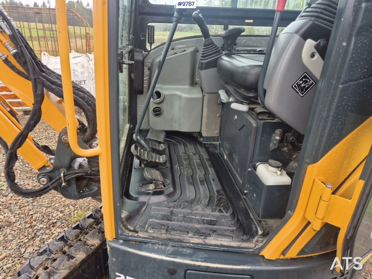 Hyundai 25Z-9AK mini excavator with tiltrotator and attachments - Mini-ekskavators: foto 4 Hyundai 25Z-9AK mini excavator with tiltrotator and attachments - Mini-ekskavators: foto 4