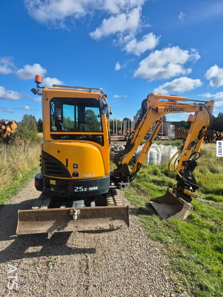 Hyundai 25Z-9AK mini excavator with tiltrotator and attachments - Mini-ekskavators: foto 3 Hyundai 25Z-9AK mini excavator with tiltrotator and attachments - Mini-ekskavators: foto 3