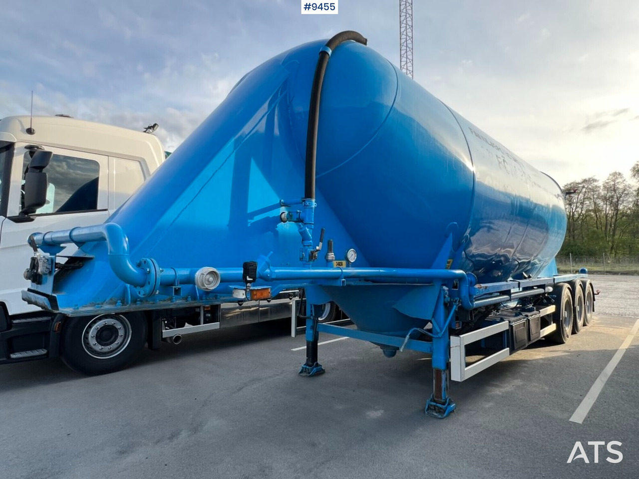 INTERCONSULT Bulk trailer - Silosa puspiekabe: foto 1 INTERCONSULT Bulk trailer - Silosa puspiekabe: foto 1