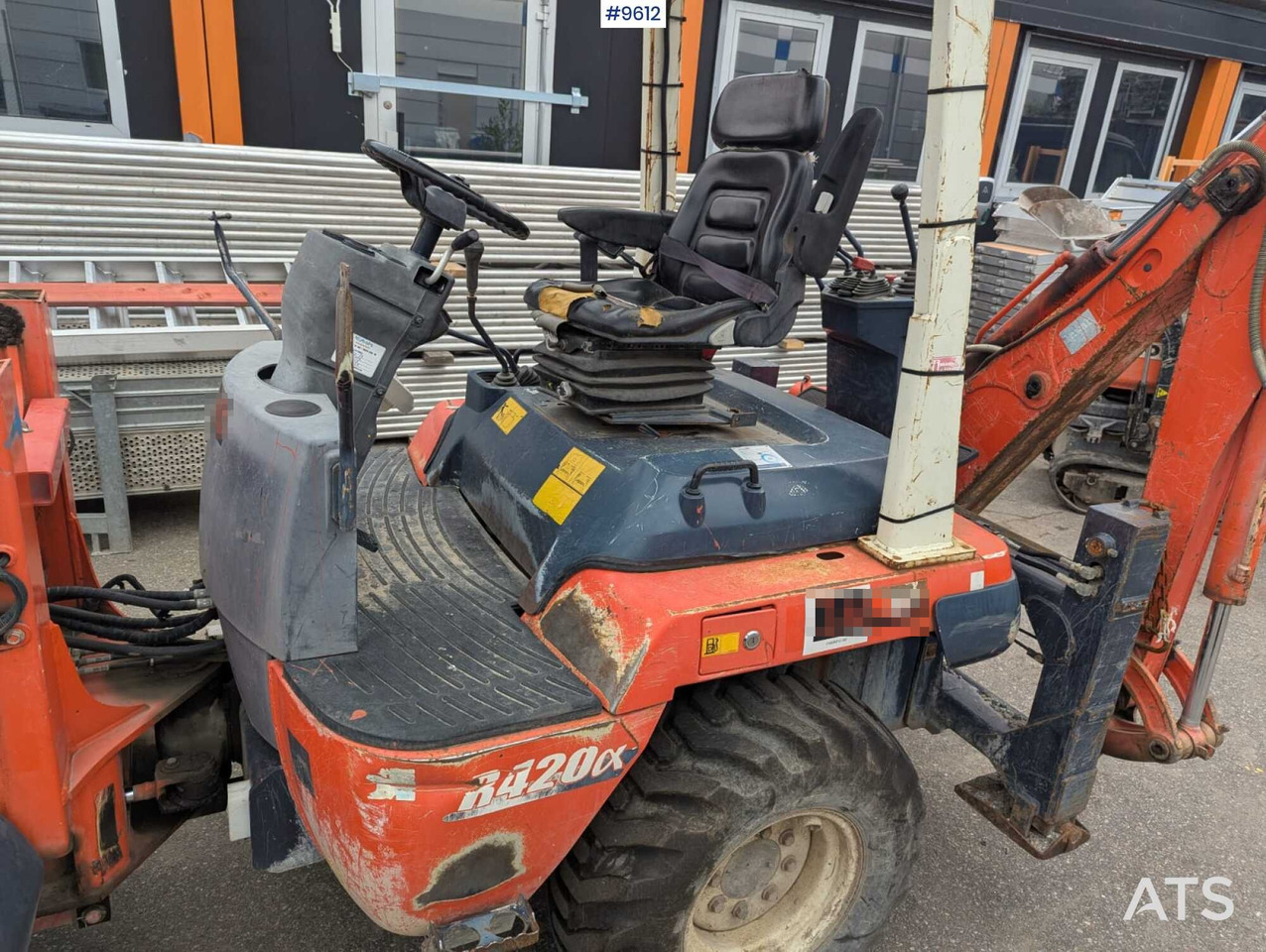 Kubota backhoe loader - Ekskavators-iekrāvējs: foto 5 Kubota backhoe loader - Ekskavators-iekrāvējs: foto 5