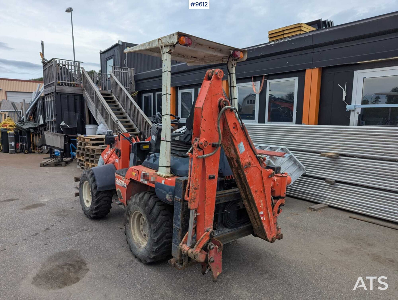 Kubota backhoe loader - Ekskavators-iekrāvējs: foto 3 Kubota backhoe loader - Ekskavators-iekrāvējs: foto 3