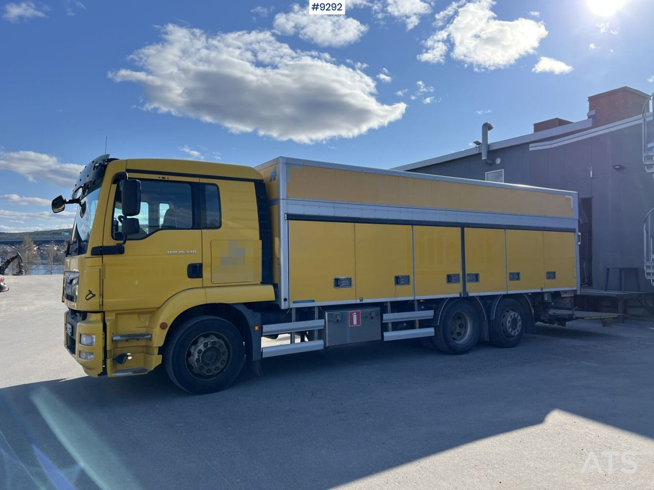 MAN TGM 26.340 6X2 Box truck - Kravas automašīna ar slēgto virsbūvi: foto 1 MAN TGM 26.340 6X2 Box truck - Kravas automašīna ar slēgto virsbūvi: foto 1