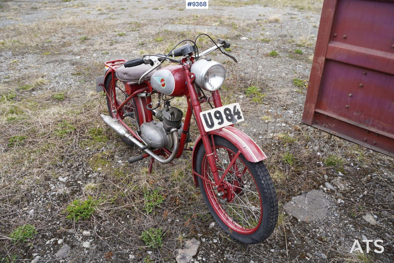 Monark Motorcycle 1952 - Motocikls: foto 1 Monark Motorcycle 1952 - Motocikls: foto 1