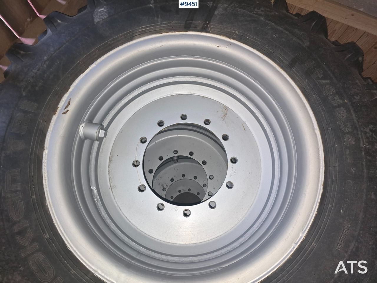NOKIAN TIRE AND RIM FOR HUDDIG - Celtniecības maisītājs: foto 4 NOKIAN TIRE AND RIM FOR HUDDIG - Celtniecības maisītājs: foto 4