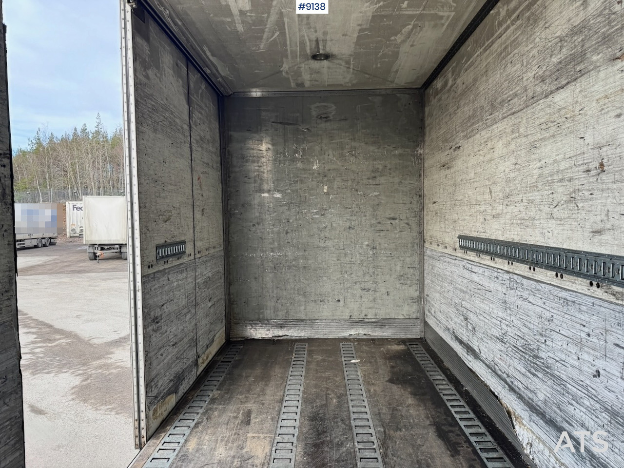 Scania R480/470 6x2 Box Truck with full side opening (VIDEO) - Kravas automašīna ar slēgto virsbūvi: foto 5 Scania R480/470 6x2 Box Truck with full side opening (VIDEO) - Kravas automašīna ar slēgto virsbūvi: foto 5