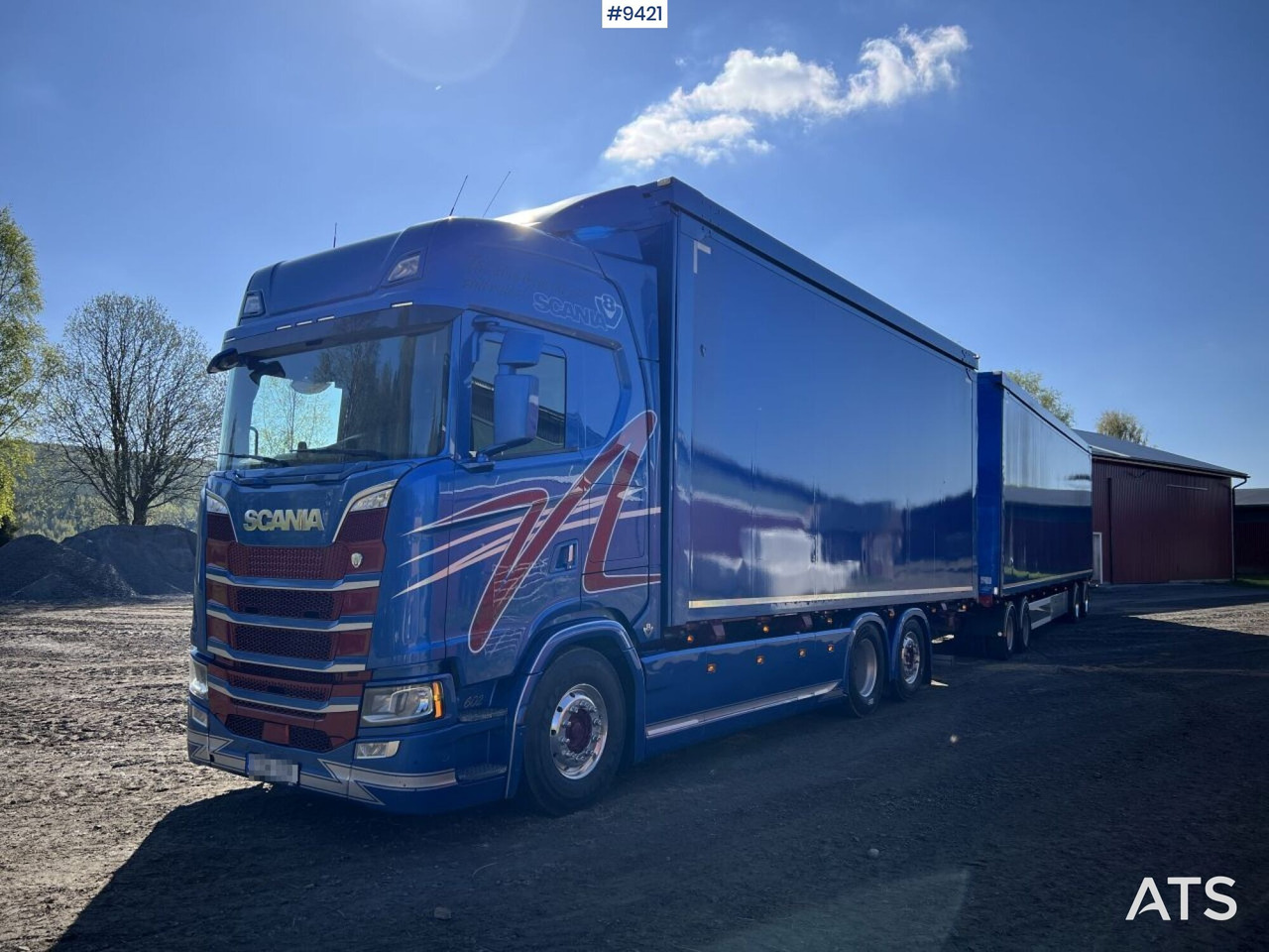Scania S580 med Eksjövagnen FS 18-20 – Chip truck with trailer - Kravas automašīna ar slēgto virsbūvi: foto 1 Scania S580 med Eksjövagnen FS 18-20 – Chip truck with trailer - Kravas automašīna ar slēgto virsbūvi: foto 1