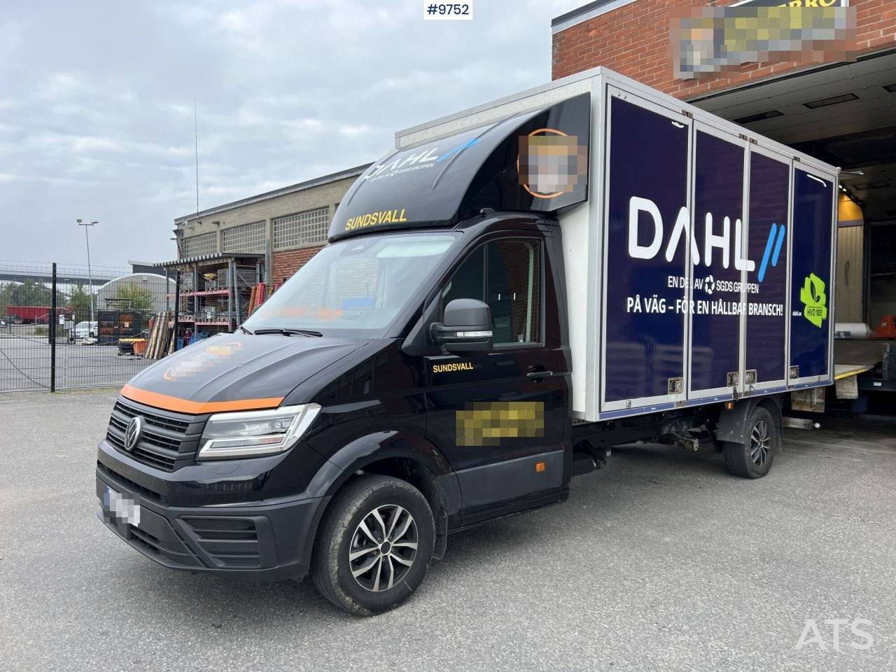 Volkswagen Crafter with tail lift - Furgons ar slēgtā virsbūve: foto 1 Volkswagen Crafter with tail lift - Furgons ar slēgtā virsbūve: foto 1