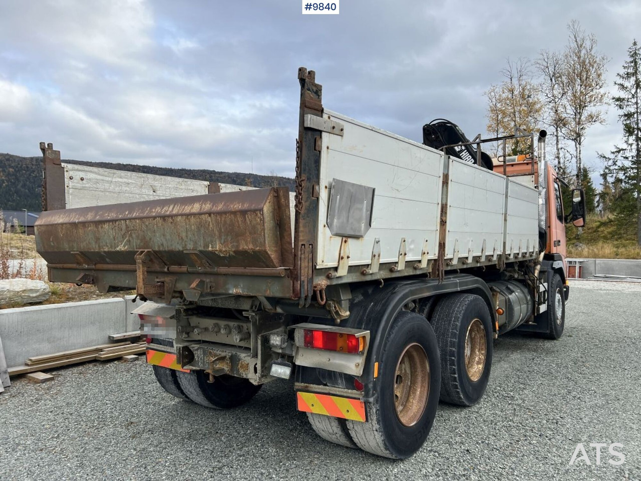 Volvo FM7 crane truck/tipper truck with Hiab 112 (video) - Kravas automašīna pašizgāzējs: foto 5 Volvo FM7 crane truck/tipper truck with Hiab 112 (video) - Kravas automašīna pašizgāzējs: foto 5