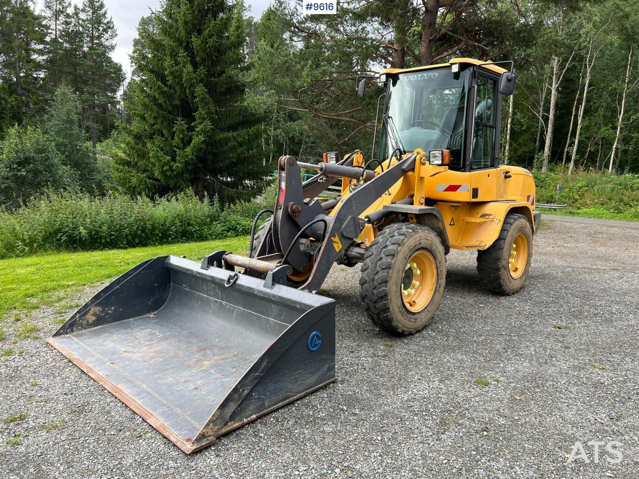 Volvo L30 G Wheel Loader with Attachments (VIDEO) - Riteņu iekrāvējs: foto 1 Volvo L30 G Wheel Loader with Attachments (VIDEO) - Riteņu iekrāvējs: foto 1