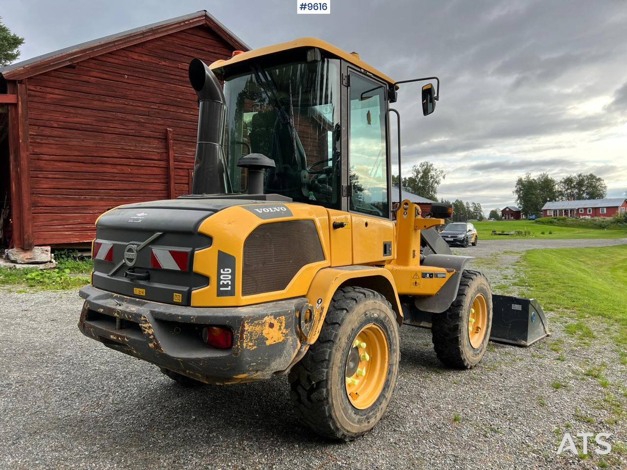 Volvo L30 G Wheel Loader with Attachments (VIDEO) - Riteņu iekrāvējs: foto 5 Volvo L30 G Wheel Loader with Attachments (VIDEO) - Riteņu iekrāvējs: foto 5