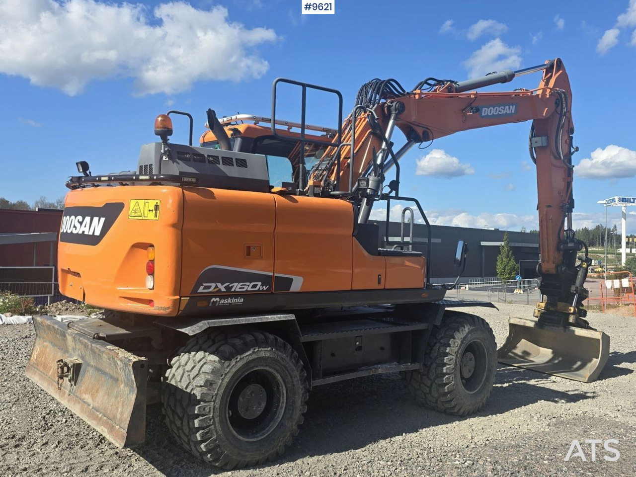 Wheeled Excavator Doosan DX160W with attachment and trailer - Riteņu ekskavators: foto 4 Wheeled Excavator Doosan DX160W with attachment and trailer - Riteņu ekskavators: foto 4