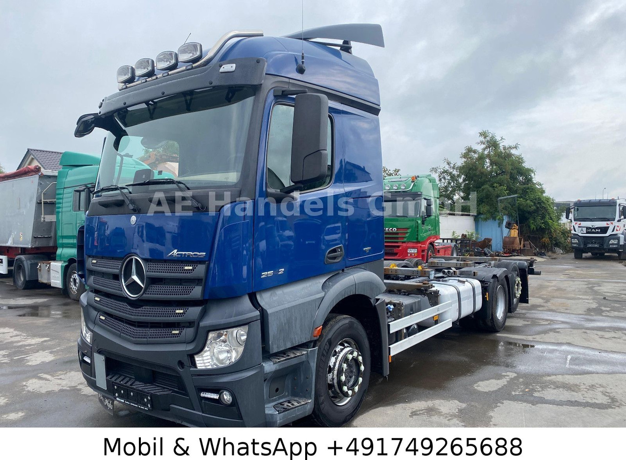 Mercedes-Benz Benz Actros IV 2542 L LL 6x2 *Retarder/Lift/LDW - Konteineru vedējs/ Kravas automašīna ar noņemamā virsbūve: foto 3 Mercedes-Benz Benz Actros IV 2542 L LL 6x2 *Retarder/Lift/LDW - Konteineru vedējs/ Kravas automašīna ar noņemamā virsbūve: foto 3