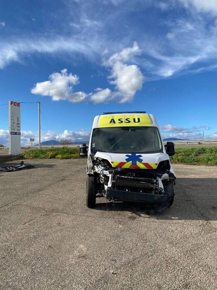 Fiat LES DAUPHINS/DUCATO TORINO 2.3M-Jet 160 endommagée - Ātrās palīdzības mašīna: foto 2 Fiat LES DAUPHINS/DUCATO TORINO 2.3M-Jet 160 endommagée - Ātrās palīdzības mašīna: foto 2