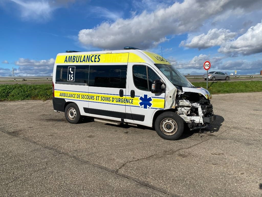 Fiat LES DAUPHINS/DUCATO TORINO 2.3M-Jet 160 endommagée - Furgons ar slēgtā virsbūve: foto 3 Fiat LES DAUPHINS/DUCATO TORINO 2.3M-Jet 160 endommagée - Furgons ar slēgtā virsbūve: foto 3