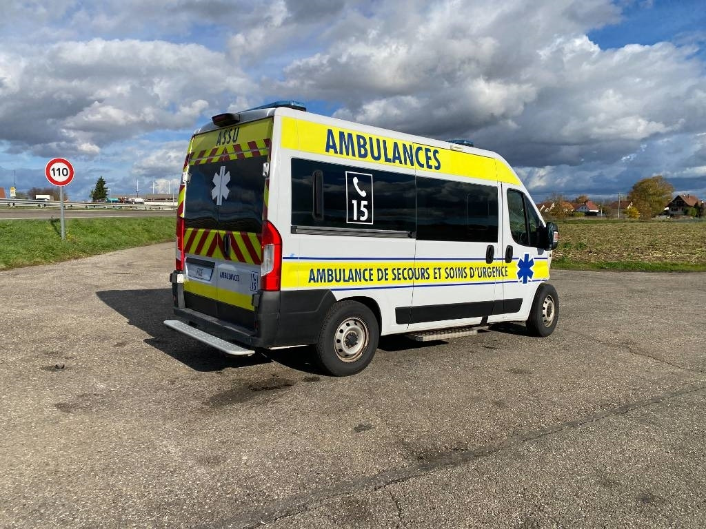 Fiat LES DAUPHINS/DUCATO TORINO 2.3M-Jet 160 endommagée - Ātrās palīdzības mašīna: foto 4 Fiat LES DAUPHINS/DUCATO TORINO 2.3M-Jet 160 endommagée - Ātrās palīdzības mašīna: foto 4