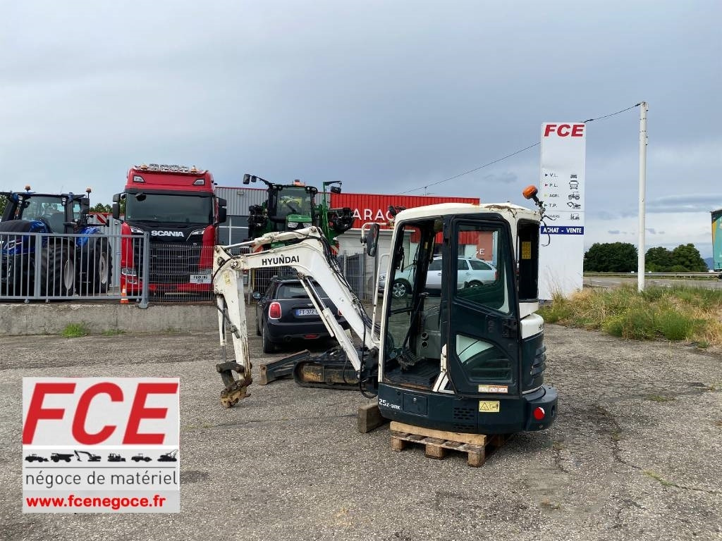 Hyundai ROBEX 25Z-9AK Certificat CE endommagée - Mini-ekskavators: foto 1 Hyundai ROBEX 25Z-9AK Certificat CE endommagée - Mini-ekskavators: foto 1