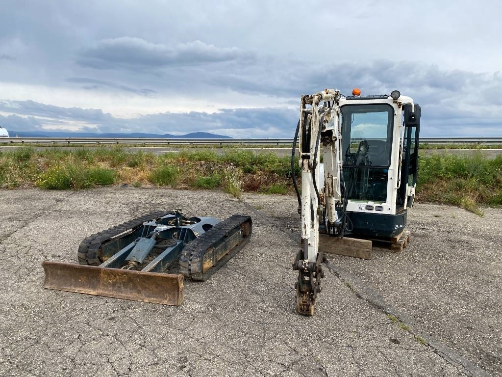 Hyundai ROBEX 25Z-9AK Certificat CE endommagée - Mini-ekskavators: foto 2 Hyundai ROBEX 25Z-9AK Certificat CE endommagée - Mini-ekskavators: foto 2