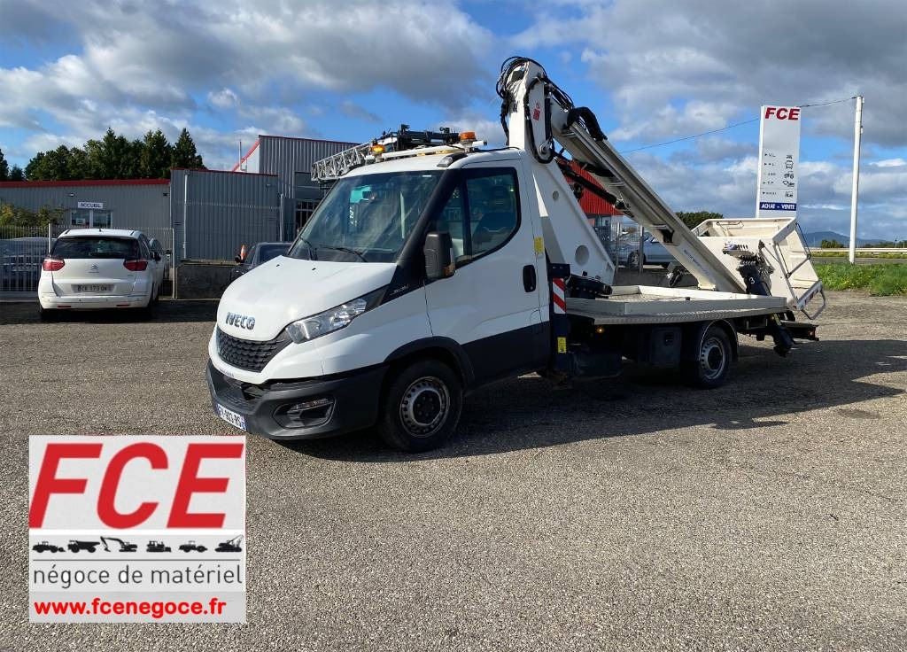 Iveco DAILY 35-140S / 2.3 Multijet 136-OIL&STEEL - Autopacēlājs: foto 1 Iveco DAILY 35-140S / 2.3 Multijet 136-OIL&STEEL - Autopacēlājs: foto 1
