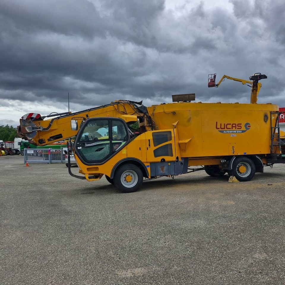 Lucas Autospire G240 - Lopbarības mikseris: foto 4 Lucas Autospire G240 - Lopbarības mikseris: foto 4