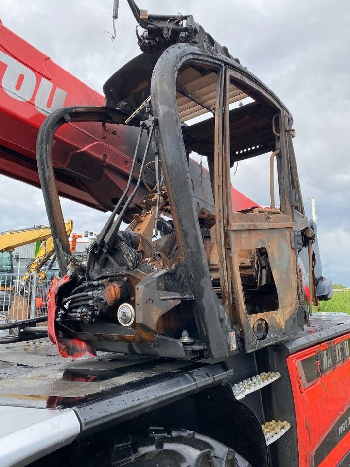 Teleskopiskais iekrāvējs Manitou MRT 2660/360-160Y-ST5/S1 1er Main endommagé: foto 9
