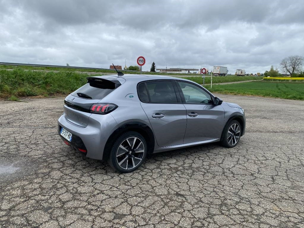 Peugeot e208 136/GT-Line Toit Panoramique 1er Main - Vieglā automašīna: foto 4 Peugeot e208 136/GT-Line Toit Panoramique 1er Main - Vieglā automašīna: foto 4