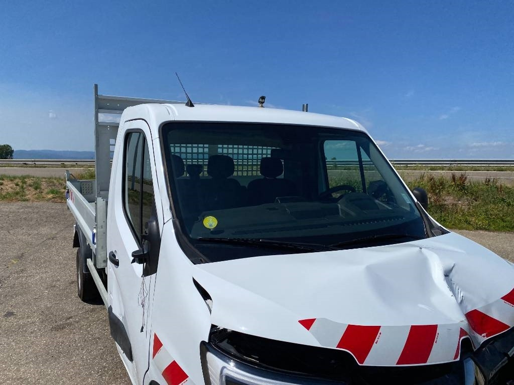 Automašīna ar kravas platformu Renault MASTER 2.3 DCI 130/GRUAU endommagé: foto 49