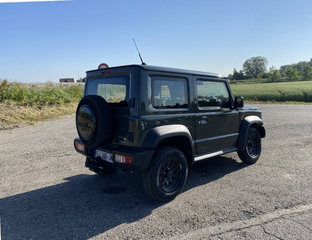 Suzuki JIMNY 1.5i 102/AllGrip endommagé - Vieglā automašīna: foto 4 Suzuki JIMNY 1.5i 102/AllGrip endommagé - Vieglā automašīna: foto 4
