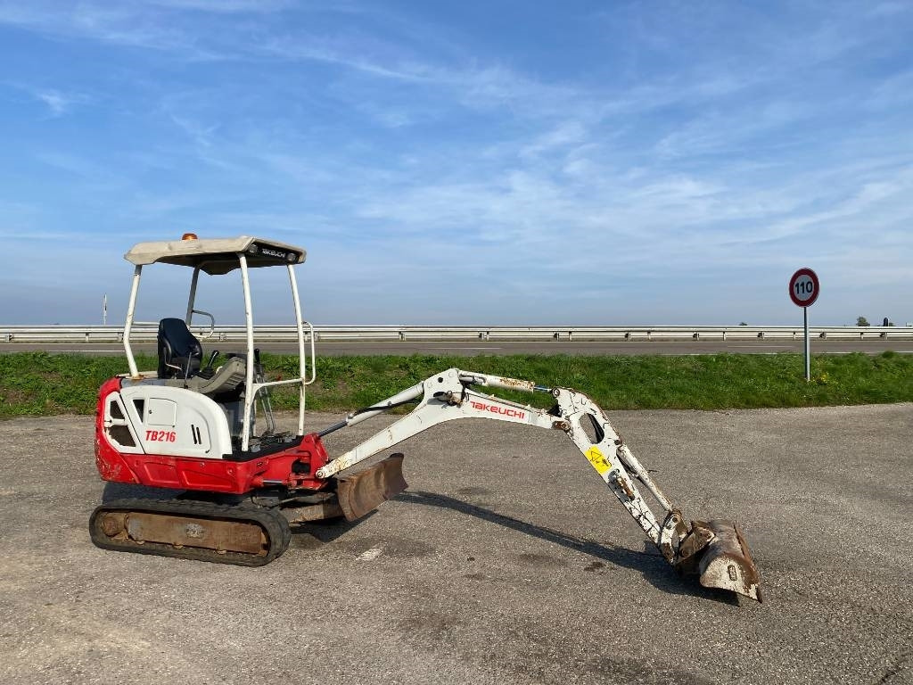 Takeuchi TB 216 /1er Main endommagée - Mini-ekskavators: foto 3 Takeuchi TB 216 /1er Main endommagée - Mini-ekskavators: foto 3