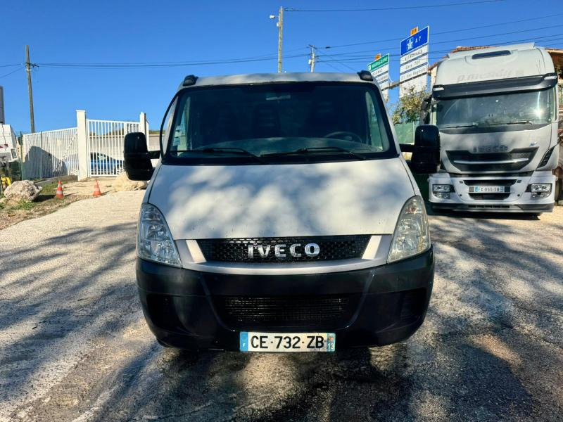 Iveco Daily 35C12 - Komercauto pašizgāzējs: foto 2 Iveco Daily 35C12 - Komercauto pašizgāzējs: foto 2