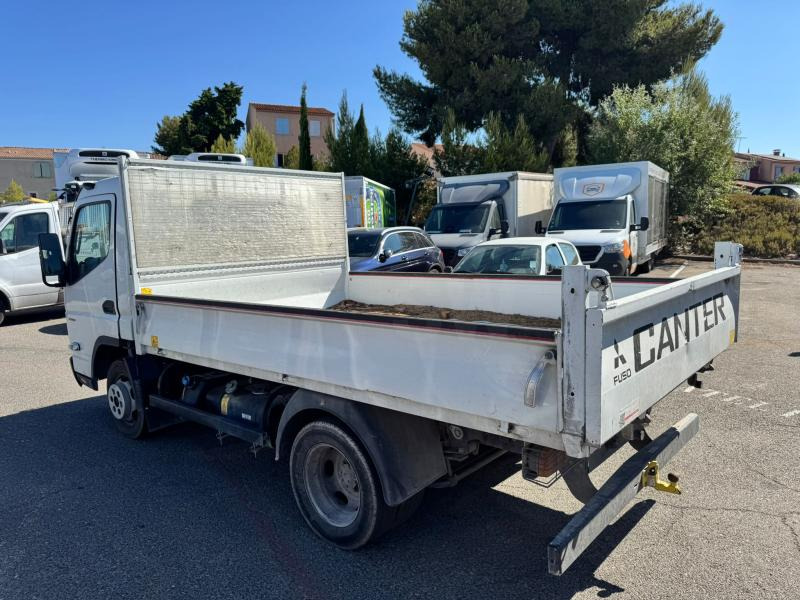 Mitsubishi Fuso Canter 3C15 - Komercauto pašizgāzējs: foto 4 Mitsubishi Fuso Canter 3C15 - Komercauto pašizgāzējs: foto 4