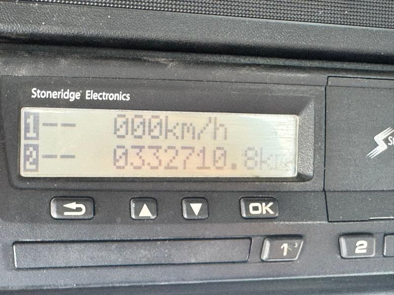 Bortu kravas automašīna/ Platforma, Kravas auto ar manipulatoru Renault PREMIUM 370 DXI PLATEAU RIDELLES GRUE: foto 15