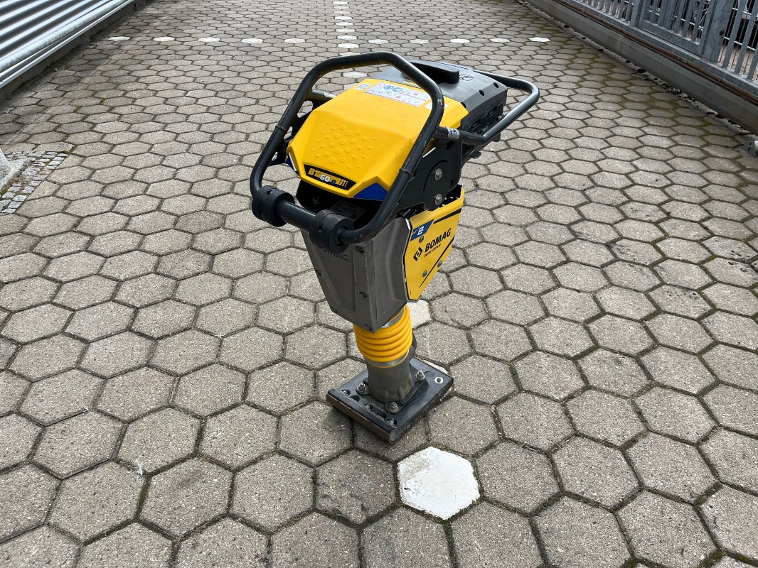 Bomag BT60E - Celtniecības tehnika: foto 1 Bomag BT60E - Celtniecības tehnika: foto 1