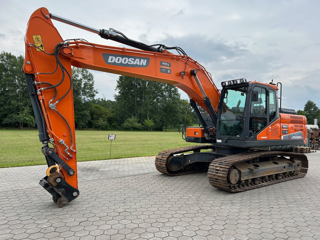Doosan DX225LC-5 - Kāpurķēžu ekskavators: foto 1 Doosan DX225LC-5 - Kāpurķēžu ekskavators: foto 1