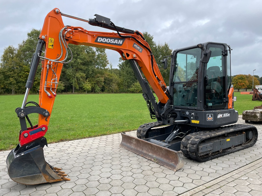 Doosan DX55R-7 - Mini-ekskavators: foto 1 Doosan DX55R-7 - Mini-ekskavators: foto 1