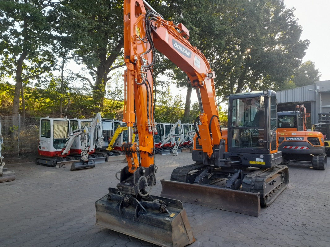 Doosan DX85R-3 - Ekskavators: foto 1 Doosan DX85R-3 - Ekskavators: foto 1