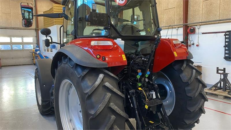 Case IH Farmall 100C - Traktors: foto 4 Case IH Farmall 100C - Traktors: foto 4