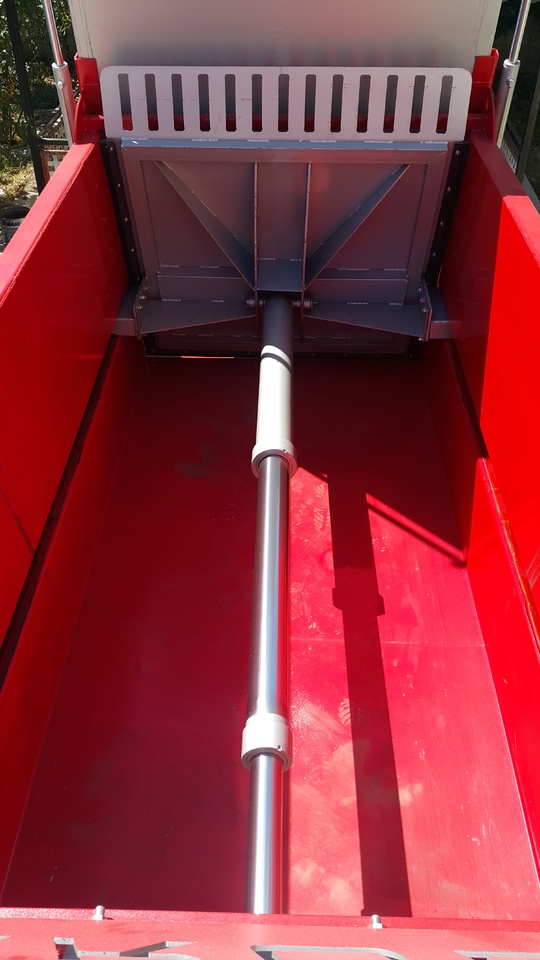 TARGET 5 TON HYDRAULIC PUSH MANURE SPREADER - Organisko mēslu izkliedētājs: foto 3 TARGET 5 TON HYDRAULIC PUSH MANURE SPREADER - Organisko mēslu izkliedētājs: foto 3