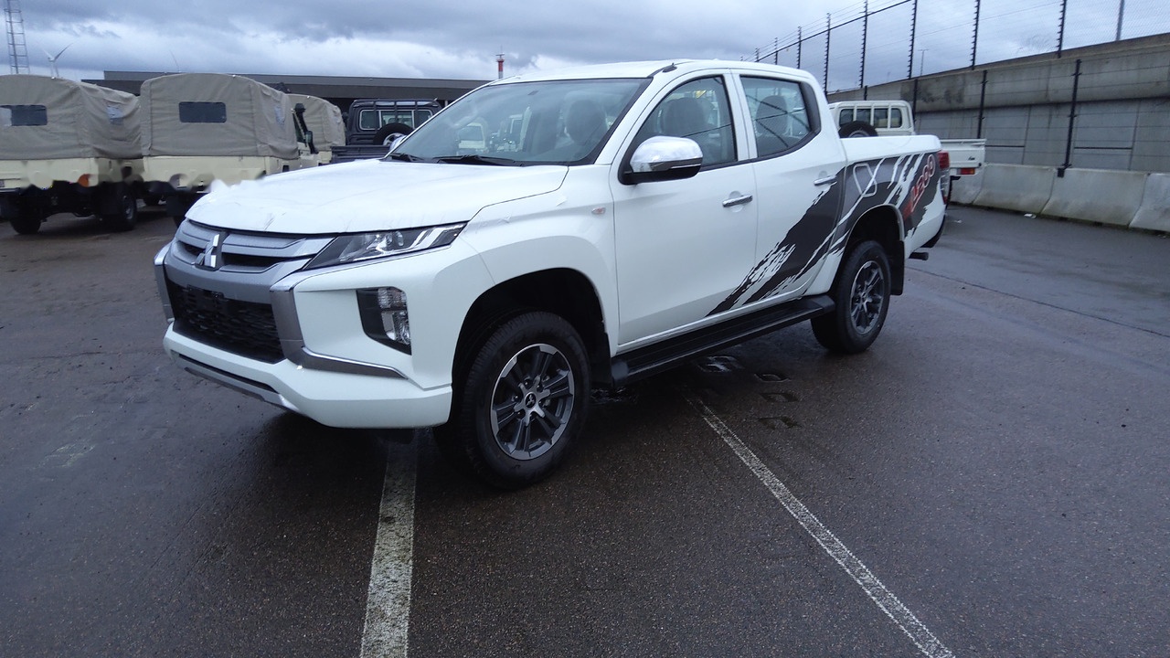 Jaunā Vieglā automašīna Mitsubishi L200/Triton Sportero glx + 2.4L Turbo Diesel Manual 4X4: foto 1