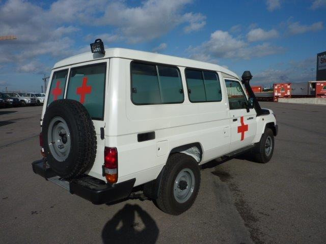 Jaunā Vieglā automašīna Toyota Land Cruiser 78 Metal top hzj 78 ambulance 4.2L Diesel Manual: foto 9
